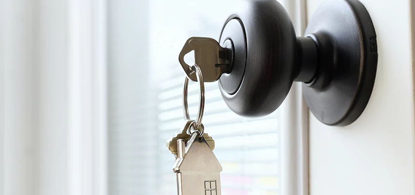 Bifold Door Knob Replacement in Saratoga, California